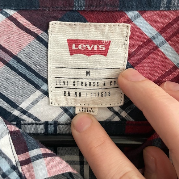Men’s Levi’s Button Down Long Sleeve Plaid Red, White & Blue Shirt, Size Medium - Picture 2 of 9